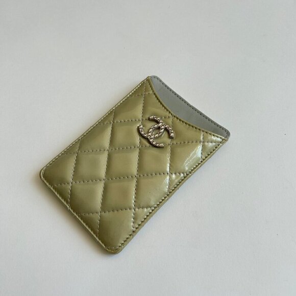 CHANEL PATENT LEATHER QUILTED CC INTERLOCKING LOGO CARD HOLDER - Picture 2 of 6